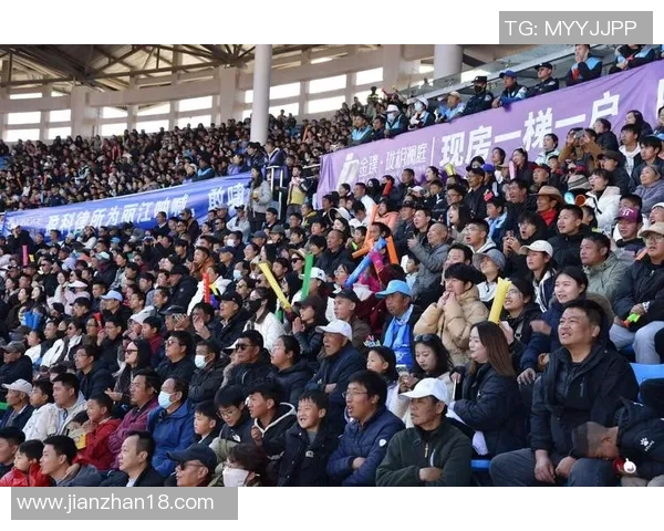 明晚足球比赛精彩对决即将上演球迷们准备好为心爱的球队加油助威了吗